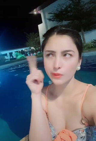 3. Dazzling Karen Anne Tuazon Shows Cleavage at the Swimming Pool