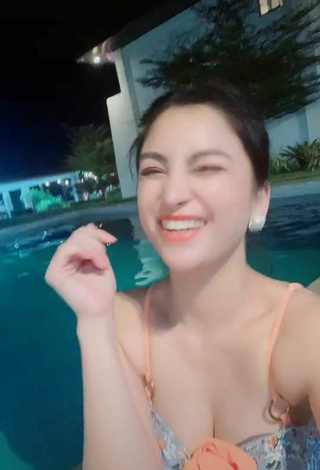 6. Dazzling Karen Anne Tuazon Shows Cleavage at the Swimming Pool