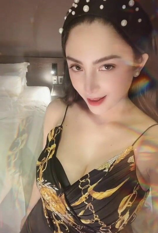 Amazing Karen Anne Tuazon Shows Cleavage