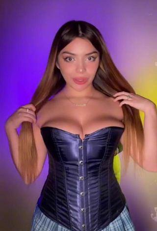 Katiana Kay Demonstrates Alluring Cleavage and Bouncing Tits