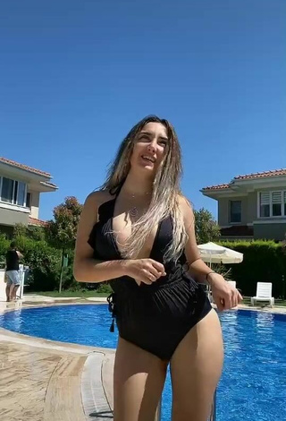 5. Luscious krtlkumsal Shows Cleavage in Black Swimsuit at the Pool and Bouncing Tits