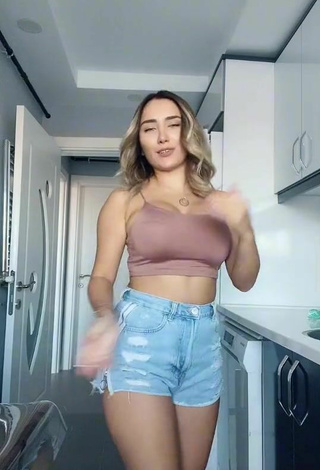 Luscious krtlkumsal Shows Cleavage in Beige Crop Top and Bouncing Boobs