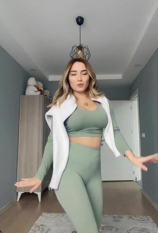 Sexy krtlkumsal in Olive Leggings