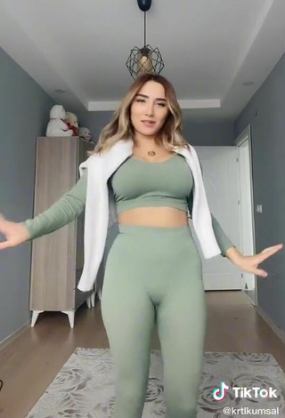 3. Sexy krtlkumsal in Olive Leggings