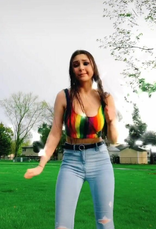 5. Hot Layla Leischner Shows Cleavage in Crop Top and Bouncing Boobs