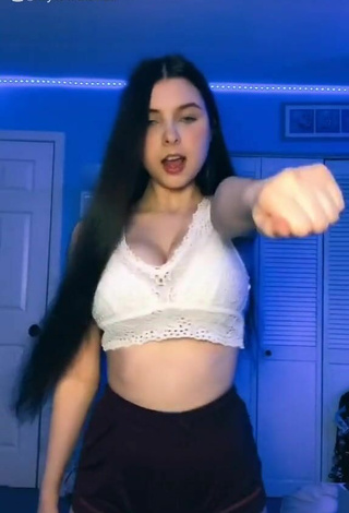 2. Cute Layla Leischner Shows Cleavage in White Crop Top and Bouncing Tits