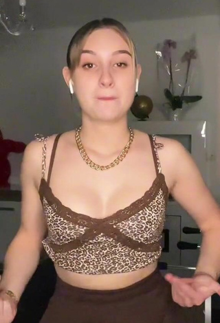 3. Sultry Loane Shows Cleavage in Leopard Crop Top