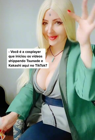 4. Luanagauchaoficial Shows Sexy Cosplay