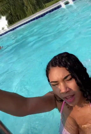 6. Sultry Makayla Marley Shows Cleavage in Pink Bikini Top at the Swimming Pool