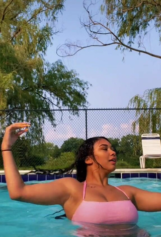 Hot Makayla Marley Shows Cleavage in Pink Crop Top at the Pool