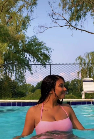 3. Hot Makayla Marley Shows Cleavage in Pink Crop Top at the Pool