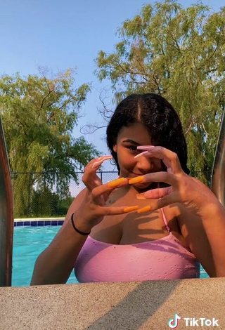 5. Luscious Makayla Marley Shows Cleavage in Pink Bikini Top at the Pool