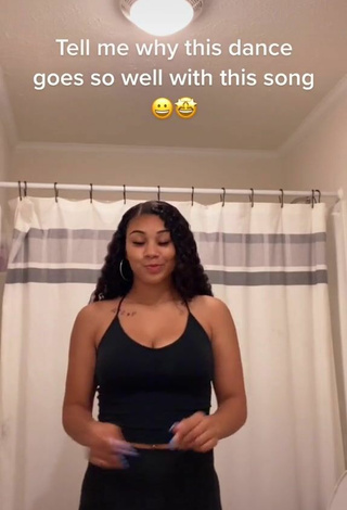 2. Sexy Makayla Marley Shows Cleavage in Black Crop Top and Bouncing Tits