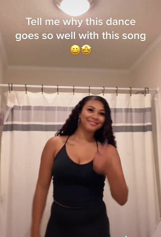 3. Sexy Makayla Marley Shows Cleavage in Black Crop Top and Bouncing Tits