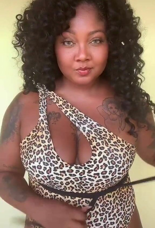 6. Sultry Manu Mendes Shows Cleavage in Leopard Swimsuit and Bouncing Boobs