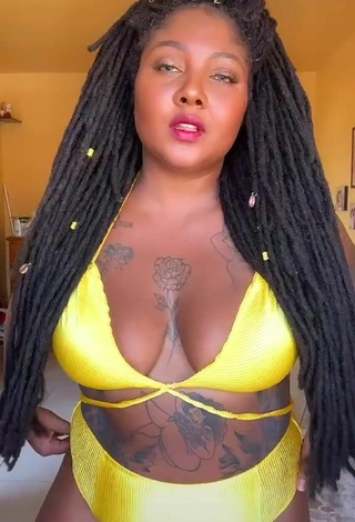 4. Luscious Manu Mendes Shows Cleavage in Yellow Bikini