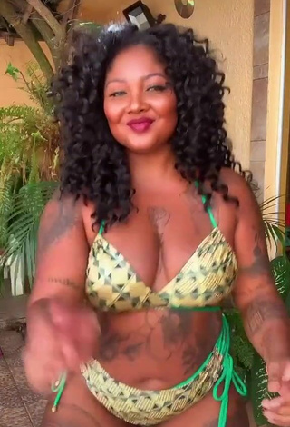 5. Cute Manu Mendes Shows Cleavage in Bikini and Bouncing Boobs