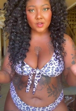 4. Fine Manu Mendes Shows Cleavage in Sweet Leopard Bikini and Bouncing Boobs