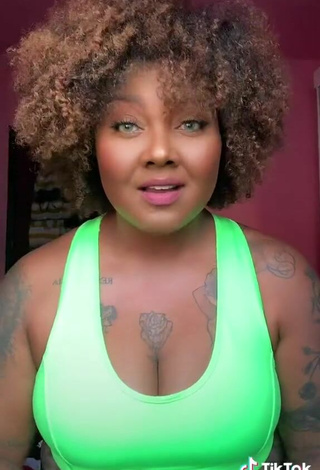 2. Sweetie Manu Mendes Shows Cleavage in Green Crop Top