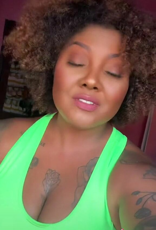 5. Sweetie Manu Mendes Shows Cleavage in Green Crop Top