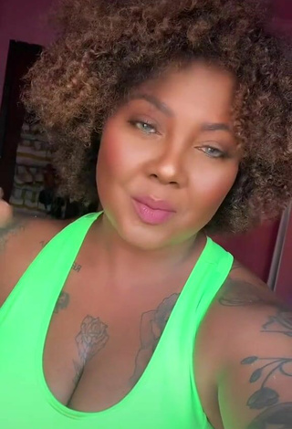 6. Sweetie Manu Mendes Shows Cleavage in Green Crop Top