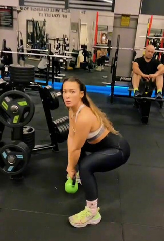 Luscious Mari M in Black Leggings in the Sports Club while doing Fitness Exercises