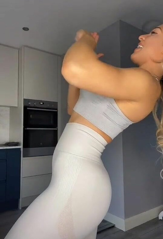 5. Cute Maria Shows Butt