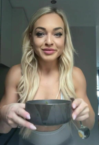 5. Cute Maria Shows Cleavage in Grey Crop Top