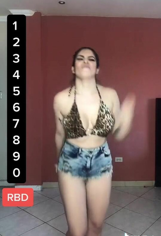 4. Sultry Mayra Jaime Maldonado Shows Cleavage in Leopard Crop Top