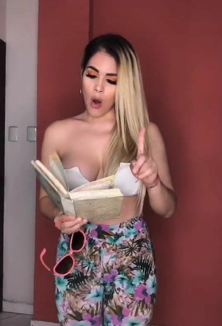 Sexy Mayra Jaime Maldonado Shows Cleavage in White Crop Top