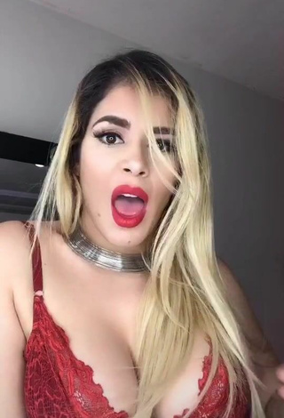 4. Luscious Mayra Jaime Maldonado Shows Cleavage in Red Bra