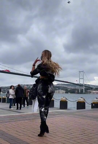 6. Sultry Melodi Özerdem in Leggings in a Street