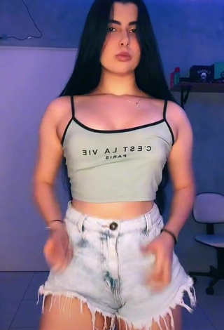 2. Sexy Gabrielle Motta in Crop Top