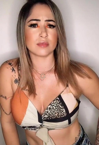 Sexy Naiara Coelho in Crop Top