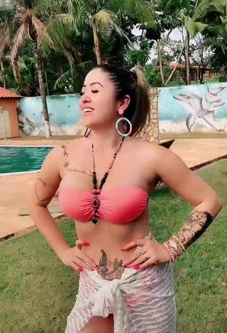 2. Sexy Naiara Coelho in Pink Bikini at the Swimming Pool