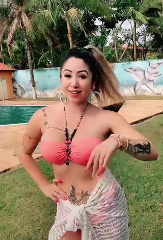 3. Sexy Naiara Coelho in Pink Bikini at the Swimming Pool