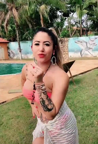 4. Sexy Naiara Coelho in Pink Bikini at the Swimming Pool