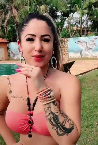 6. Sexy Naiara Coelho in Pink Bikini at the Swimming Pool