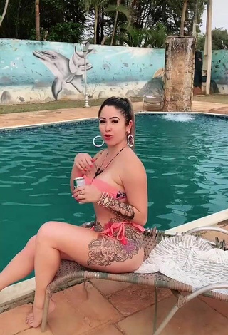 4. Luscious Naiara Coelho in Pink Bikini at the Pool