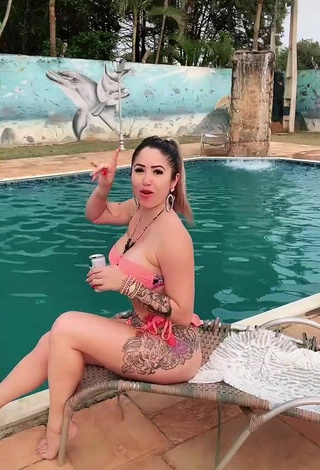 5. Luscious Naiara Coelho in Pink Bikini at the Pool