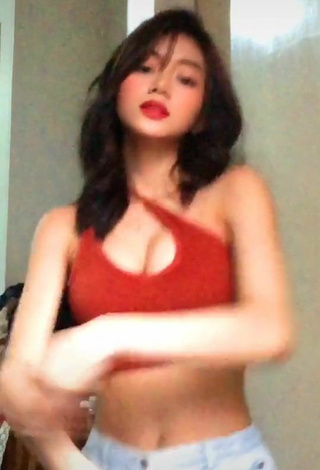 Paulaxdrea Shows Cleavage in Sexy Red Crop Top