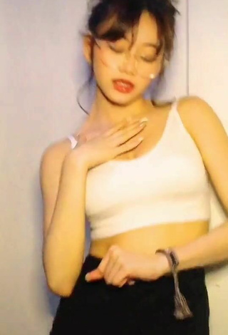 4. Titillating Paulaxdrea Shows Cleavage in White Crop Top