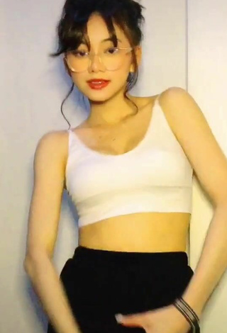 5. Titillating Paulaxdrea Shows Cleavage in White Crop Top