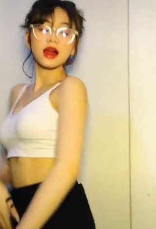 6. Titillating Paulaxdrea Shows Cleavage in White Crop Top