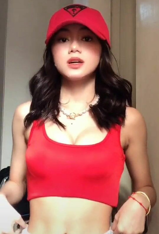 Sultry Paulaxdrea Shows Cleavage in Red Crop Top