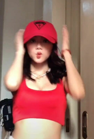 2. Sultry Paulaxdrea Shows Cleavage in Red Crop Top