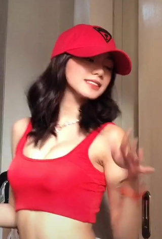 5. Sultry Paulaxdrea Shows Cleavage in Red Crop Top