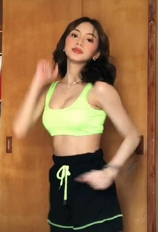 2. Gorgeous Paulaxdrea Shows Cleavage in Alluring Lime Green Sport Bra