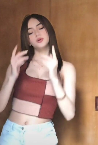 3. Lovely Paulaxdrea Shows Cleavage in Crop Top and Bouncing Boobs