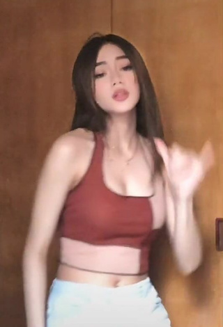 5. Lovely Paulaxdrea Shows Cleavage in Crop Top and Bouncing Boobs